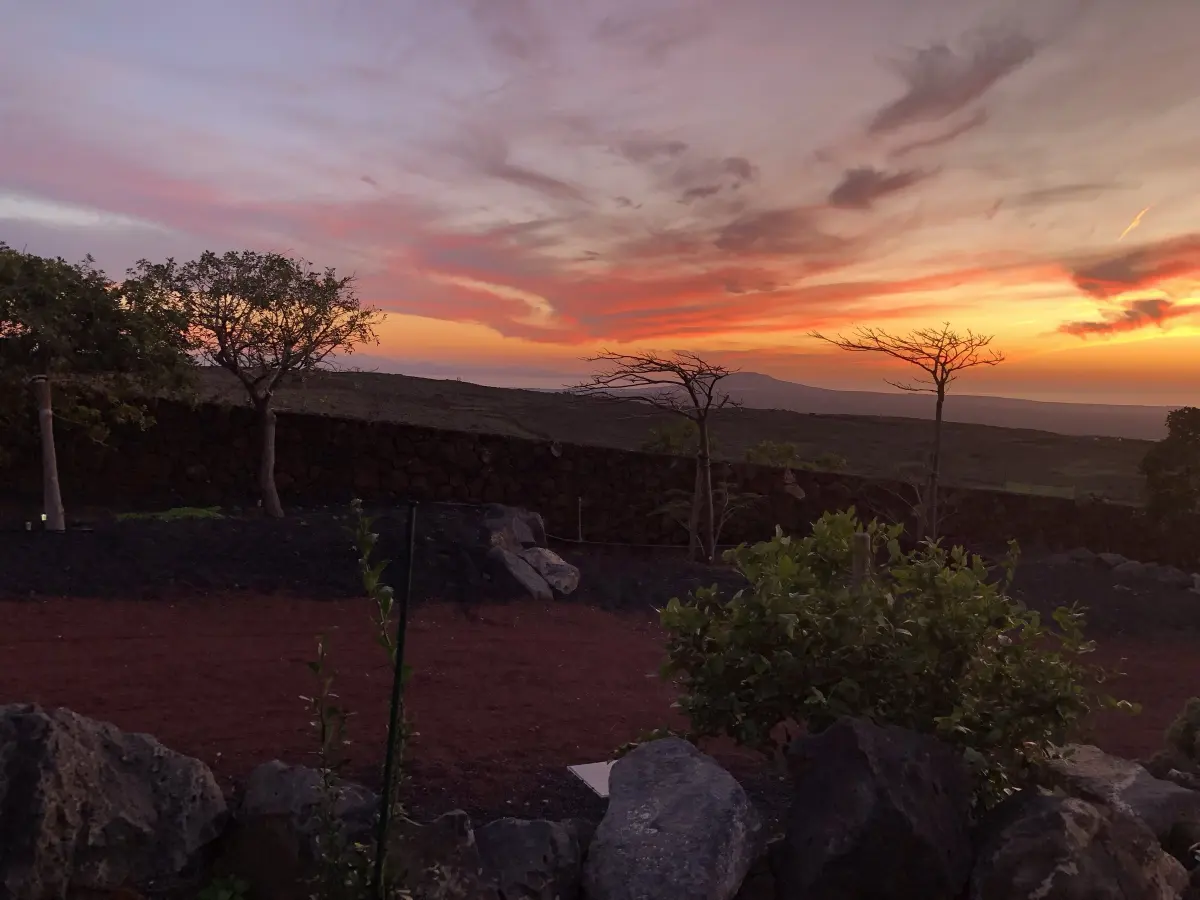 Coucher de soleil sur la côte de Lanzarote, vu depuis la propriété